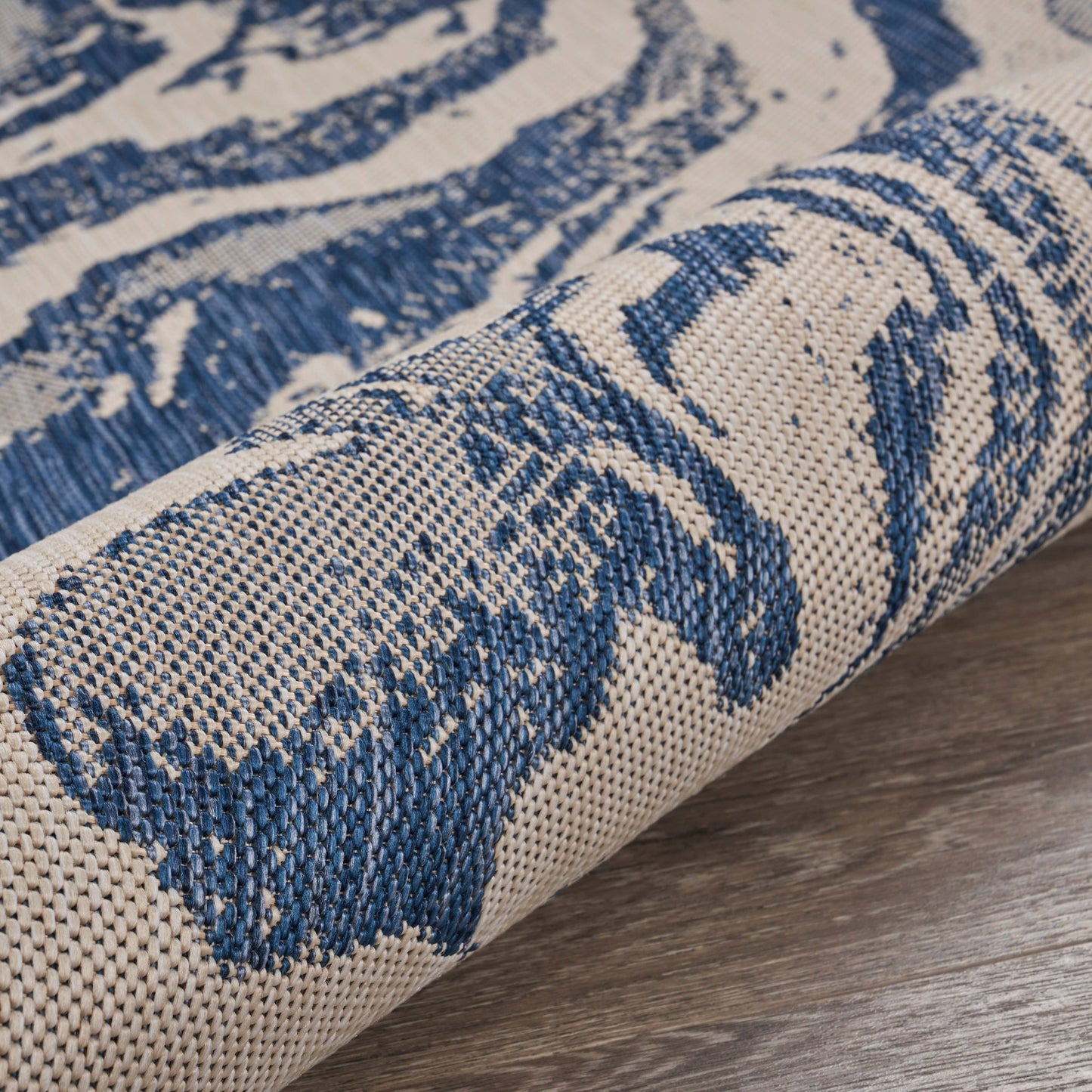 Abstract Oasis White/Navy Indoor/Outdoor Area Rug