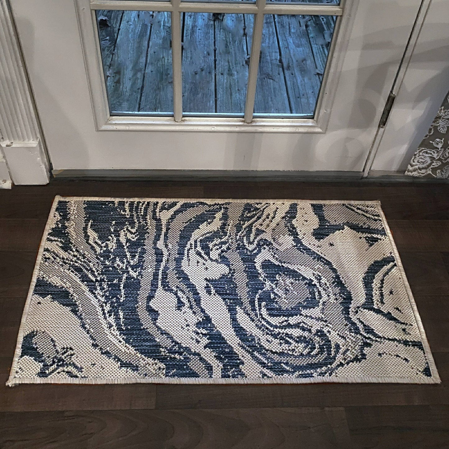 Abstract Oasis White/Navy Indoor/Outdoor Area Rug