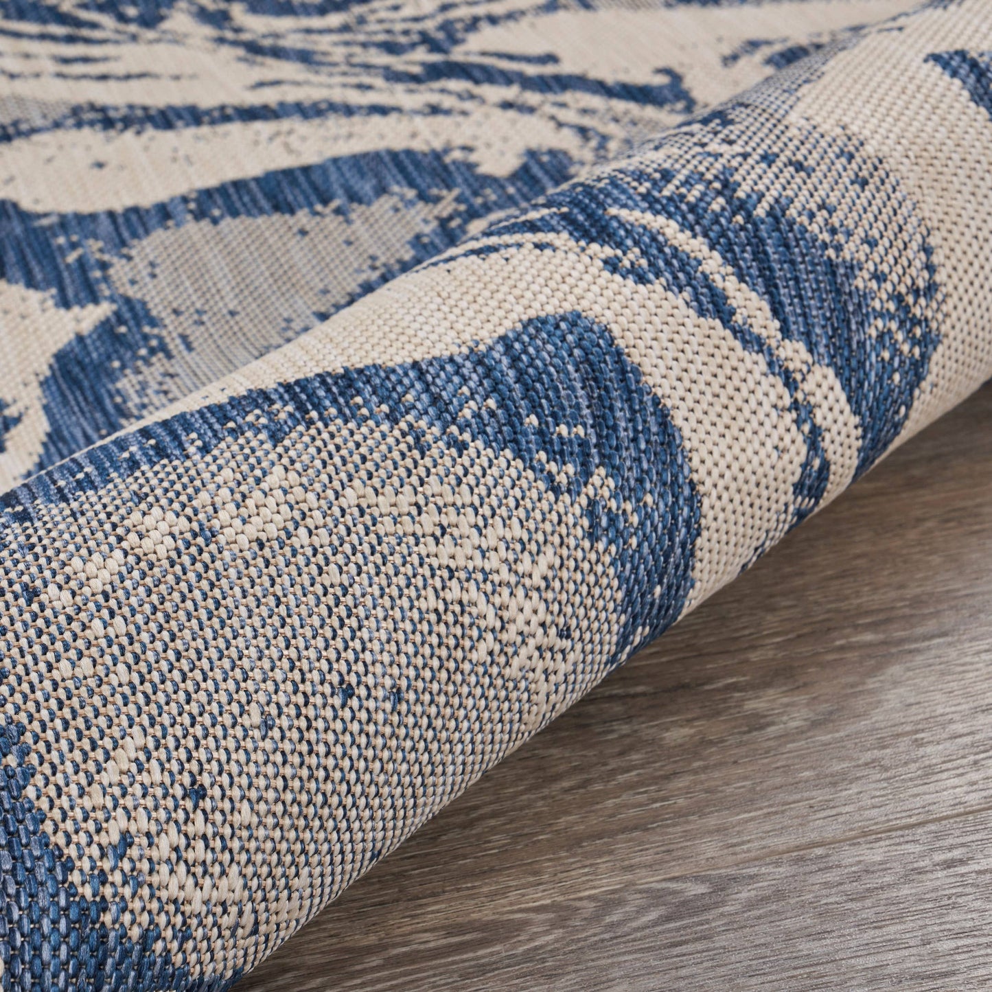 Abstract Oasis White/Navy Indoor/Outdoor Area Rug